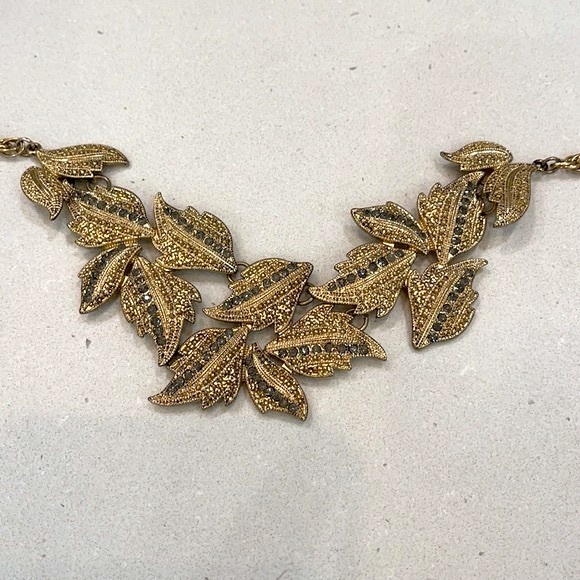 Gray Marcasite and gold tone necklace - Picture 3 of 9